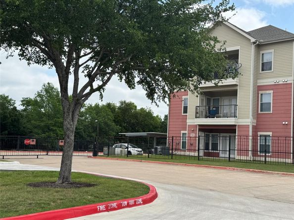 1901 Crossing PL 1101, Austin TX 78741