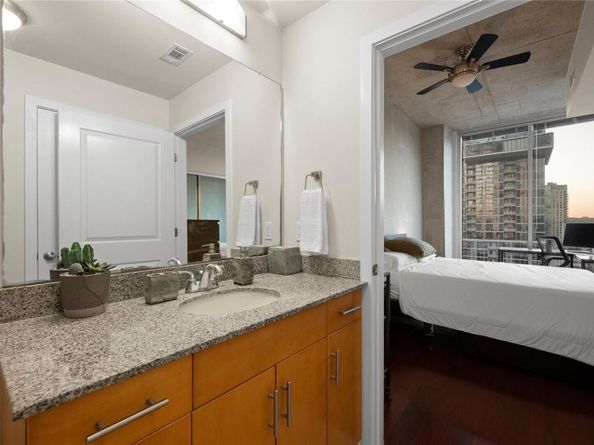 360 Nueces ST 2610, Austin TX 78701