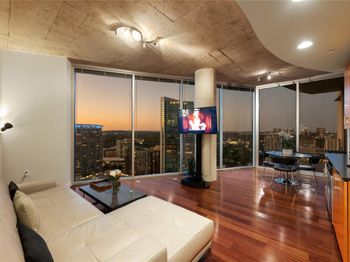 360 Nueces ST