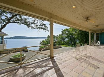 5252 McCormick Mountain DR