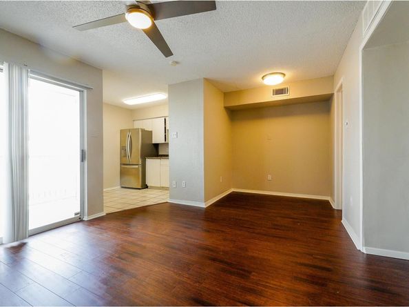 1840 Burton DR 227, Austin TX 78741