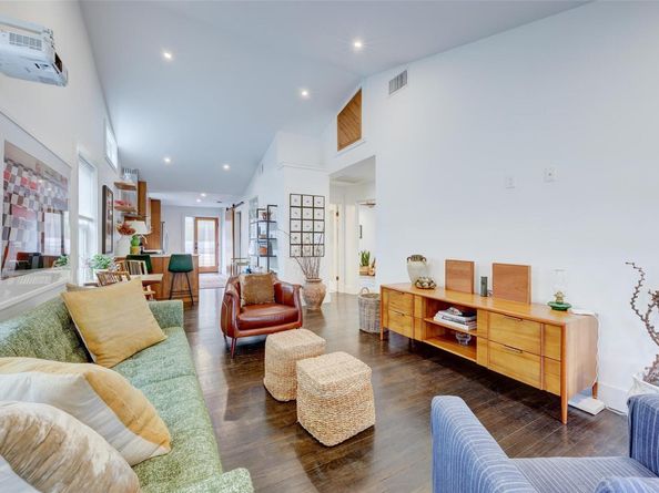 2306 Santa Maria ST, Austin TX 78702