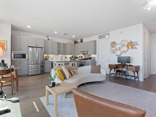 555 E 5th 817, Austin TX 78701