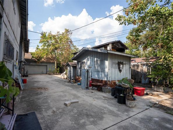 1112 Terry DR, Austin TX 78721