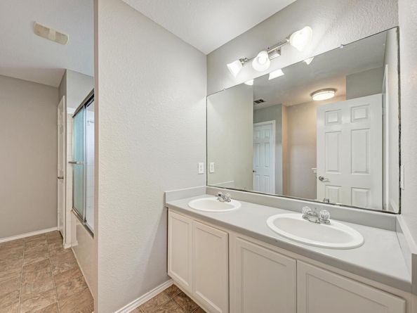 913 Whitley DR, Leander TX 78641