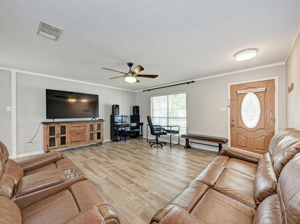 913 Whitley DR, Leander TX 78641