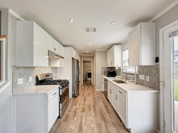 913 Whitley DR, Leander TX 78641