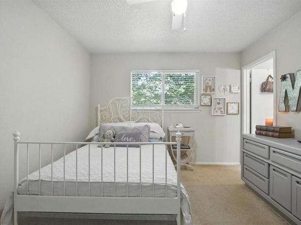 1400 Meadows DR, Round Rock TX 78681