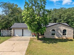 1400 Meadows DR, Round Rock TX 78681