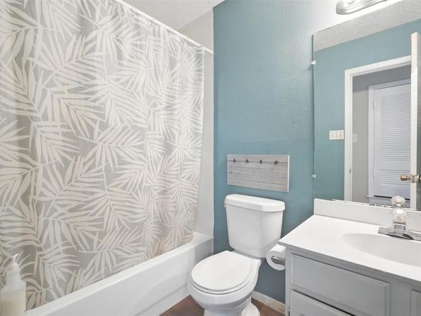 1400 Meadows DR, Round Rock TX 78681