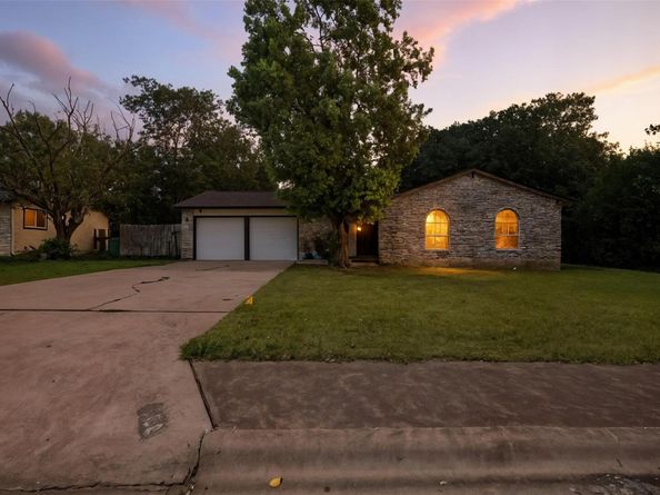 1400 Meadows DR, Round Rock TX 78681