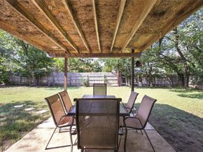 1400 Meadows DR, Round Rock TX 78681