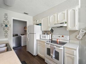 1400 Meadows DR, Round Rock TX 78681