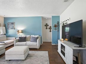 1400 Meadows DR, Round Rock TX 78681