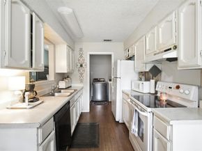 1400 Meadows DR, Round Rock TX 78681