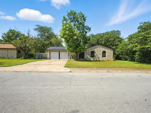 1400 Meadows DR, Round Rock TX 78681