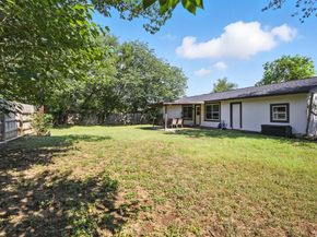 1400 Meadows DR, Round Rock TX 78681