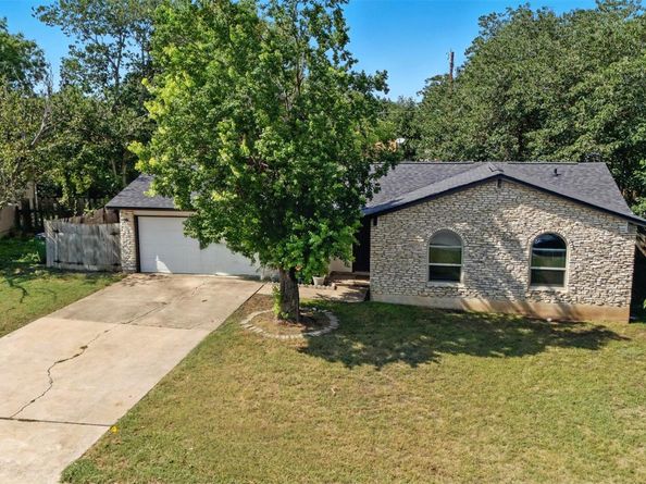 1400 Meadows DR, Round Rock TX 78681