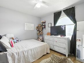 1400 Meadows DR, Round Rock TX 78681