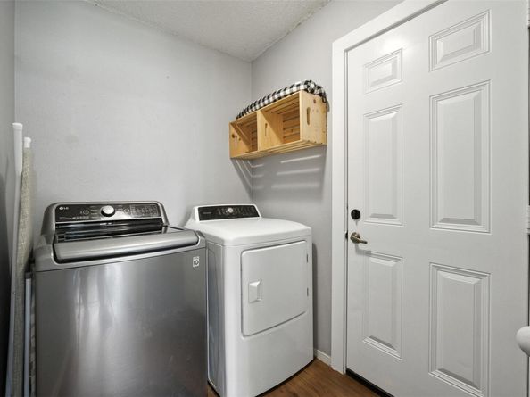 1400 Meadows DR, Round Rock TX 78681