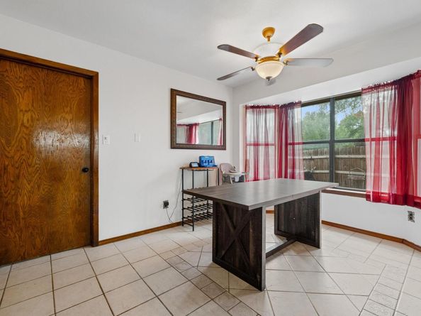 1303 Creekview DR, Round Rock TX 78681