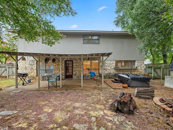 1303 Creekview DR, Round Rock TX 78681