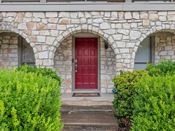 1303 Creekview DR, Round Rock TX 78681