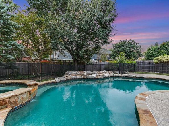 10711 Pinkney LN, Austin TX 78739
