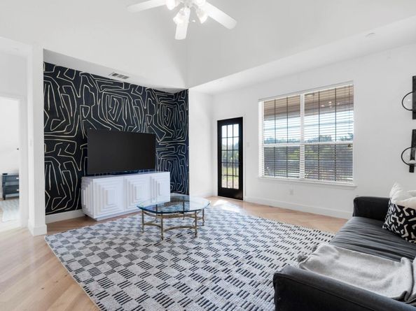 9201 Brodie LN 2303, Austin TX 78748