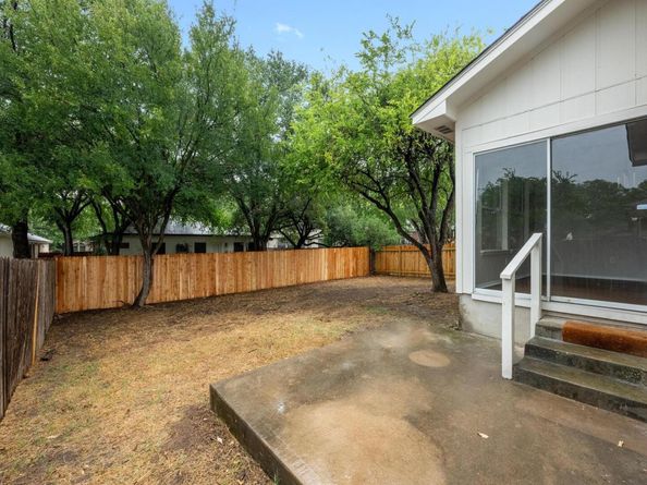 8943 W Hove LOOP, Austin TX 78749