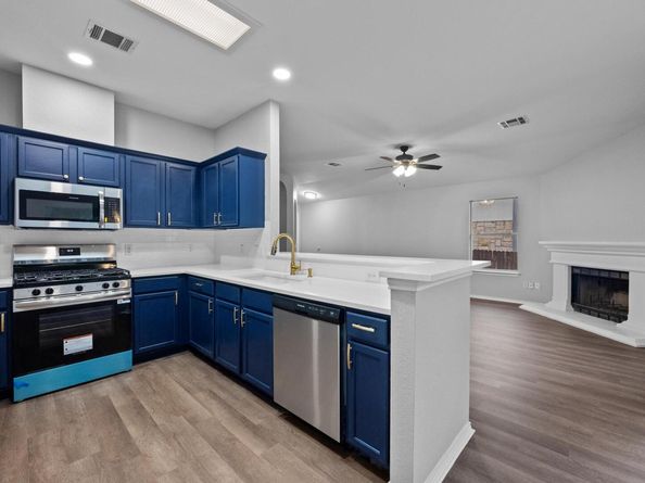 8943 W Hove LOOP, Austin TX 78749