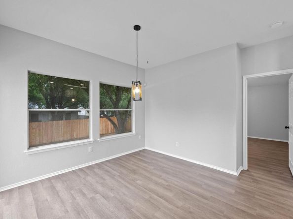 8943 W Hove LOOP, Austin TX 78749