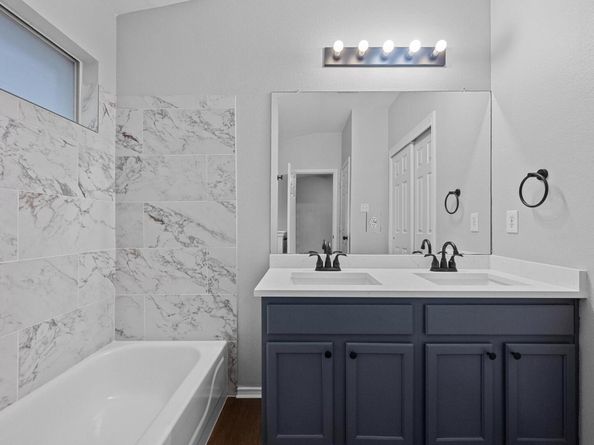 8943 W Hove LOOP, Austin TX 78749