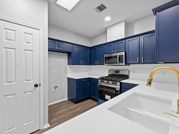 8943 W Hove LOOP, Austin TX 78749