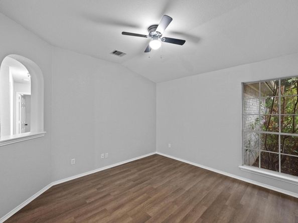 8943 W Hove LOOP, Austin TX 78749
