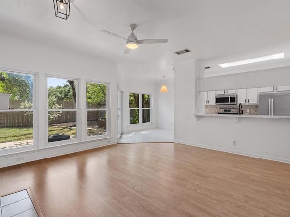 6501 Columbia Oaks CT 10, Austin TX 78759