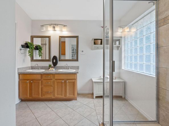 8964 W Hove LOOP, Austin TX 78749