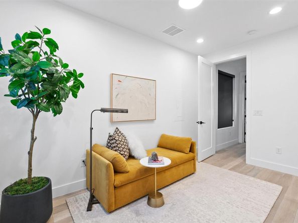 2209 Rae Dell Ave, Austin TX 78704