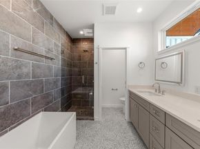 5912 Harold CT 106, Austin TX 78721