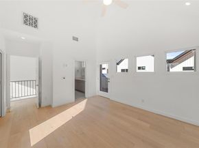 5912 Harold CT 106, Austin TX 78721