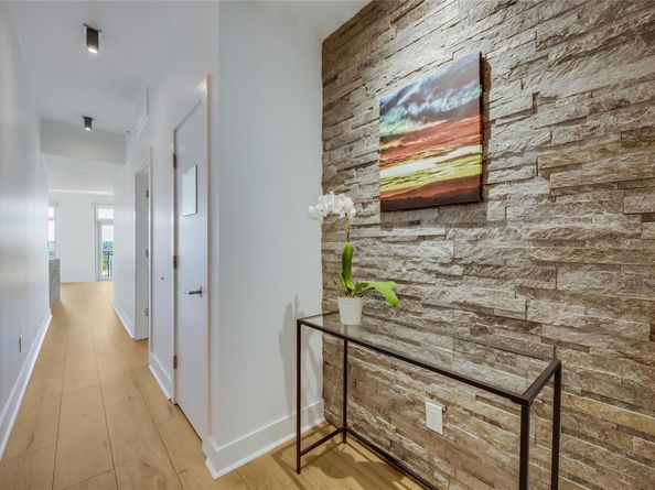 603 Davis ST 811, Austin TX 78701