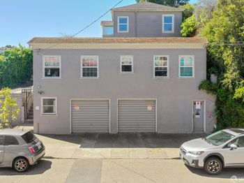 2225 Mariposa Street