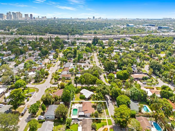 2341 SW 15th St, Fort Lauderdale FL 33312