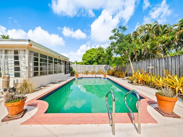 2341 SW 15th St, Fort Lauderdale FL 33312