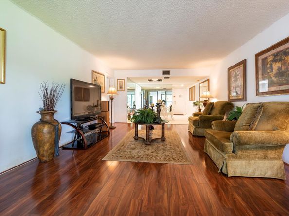 16325 Golf Club Rd 210, Weston FL 33326
