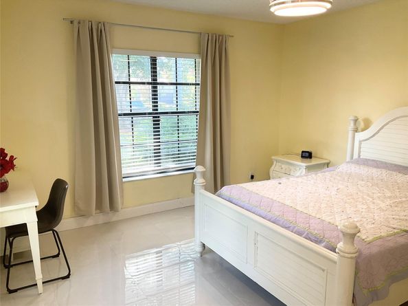 10477 NW 4th St, Coral Springs FL 33071