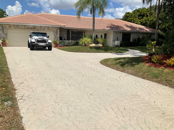 10477 NW 4th St, Coral Springs FL 33071