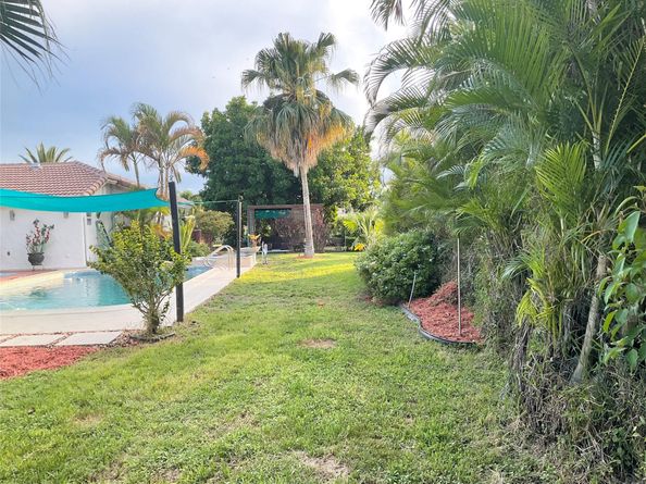 10477 NW 4th St, Coral Springs FL 33071