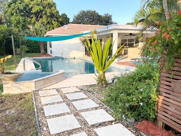10477 NW 4th St, Coral Springs FL 33071