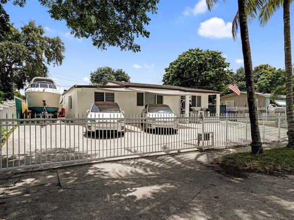 6404 Meade St, Hollywood FL 33024